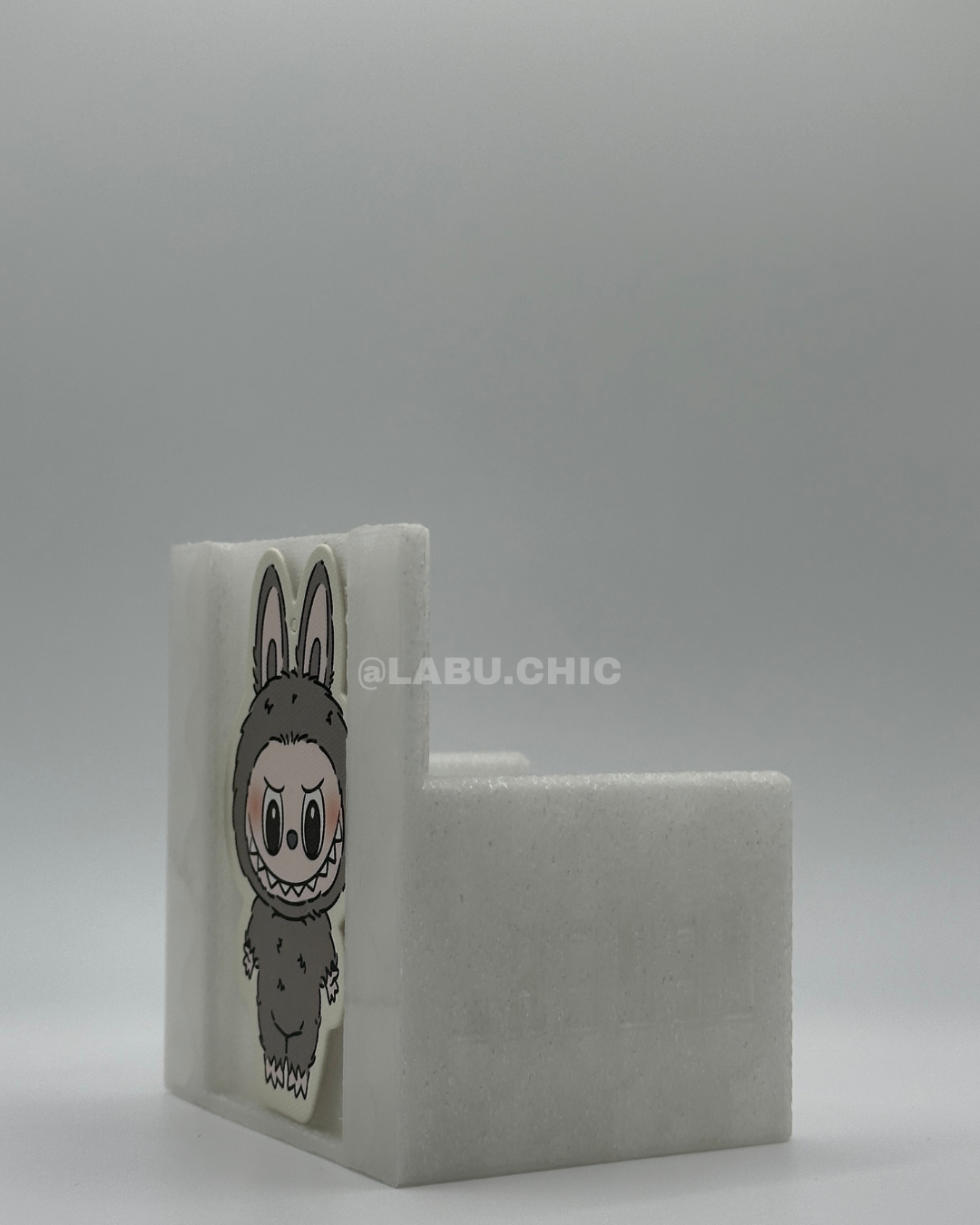 LabuChic V1 White Glow Display Chair