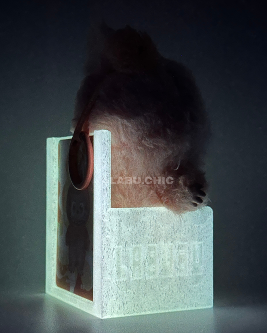 LabuChic V3 White Glow Display Chair