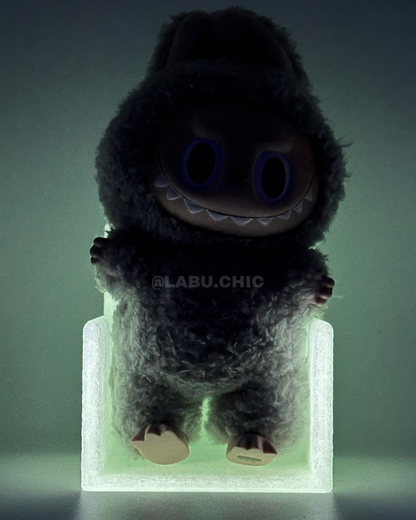 LabuChic V1 White Glow Display Chair