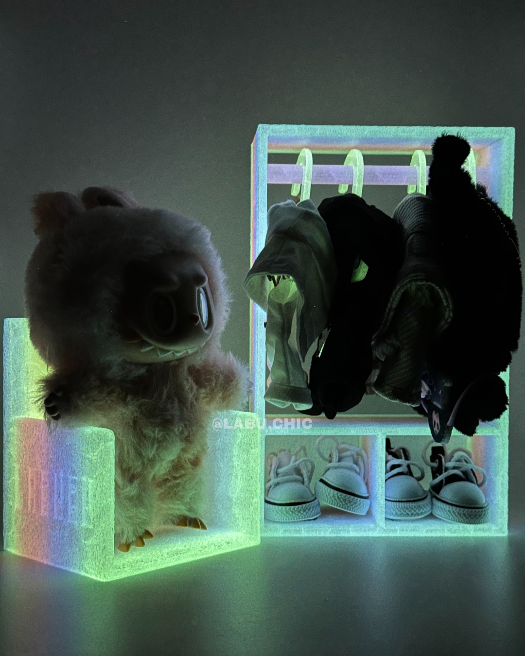 LabuChic V3 White Glow Set